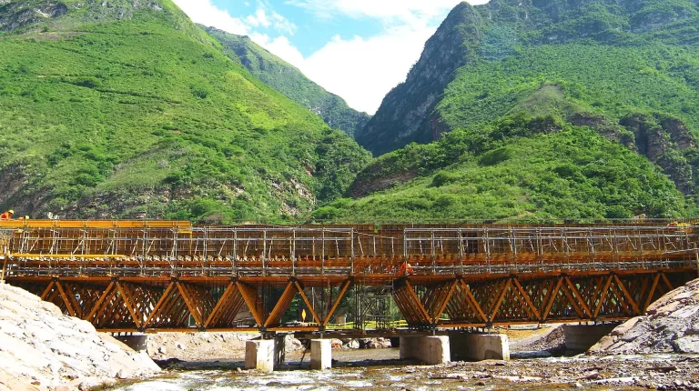 Nuevo Puente Tingo sobre el Río Chili, en Arequipa